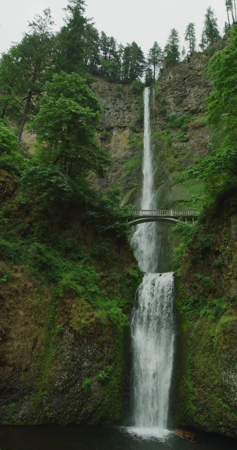 Multnomah Falls 6K Video stock 100996940