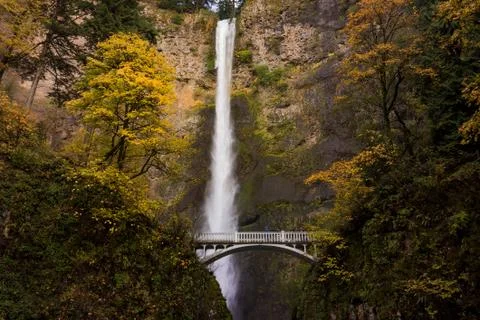 Multnomah Falls in Autumn 스톡 사진