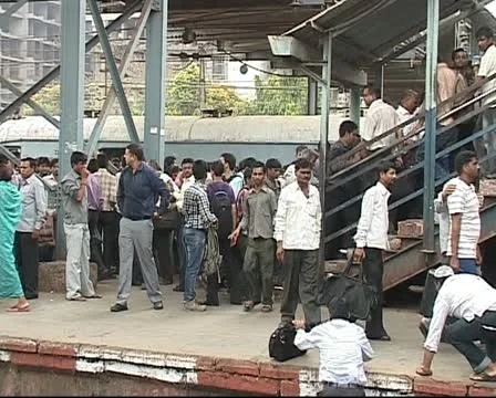Mumbai crowded train Stock Footage 11805863