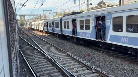 Mumbai Local Train Crossing on Curved Railway Track Indian Suburban Train Vídeos de archivo 335209235