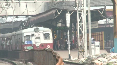 Mumbai local train Stock Footage 695619