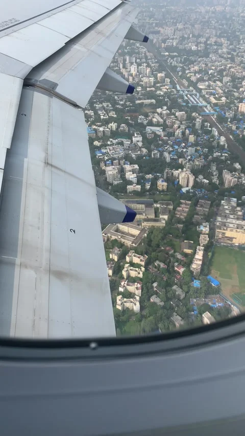 Mumbai plane take off window view 04 動画素材 137886846
