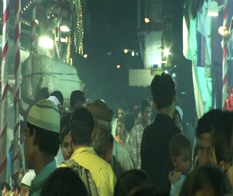 Mumbia, India MS of crowds in night market Stock Footage 86742269