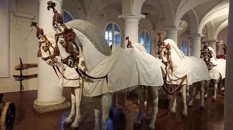 Munich, Bavaria, Germany - August 30, 2018: Models of horses in harness and h Illustrazione stock