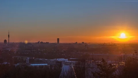 Munich skyline at sunset 스톡 동영상 108063420