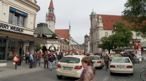 Munich Street with Crowds Vídeos de archivo 43650949