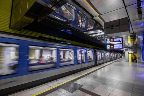Munich U-Bahn inside in motion with stylish modern platforms and stations Foto stock