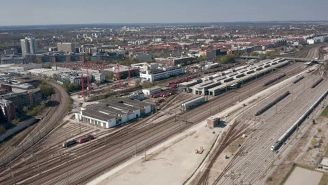 AS Munich's S-Bahn on the way to the main railway station Video stock 136658495