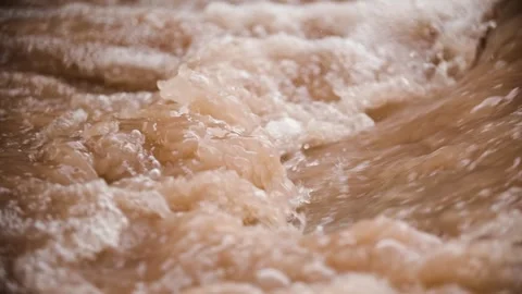 Murky water flows quickly Vídeo Stock 292592756