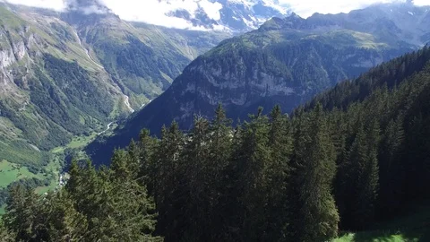 From Mürren to Gimmelwald Video stock 113183120