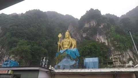 Murugan statue at Main Temple cave, Batu caves, Selangor, Kuala Lumpur, Malaysia Видео 194431698