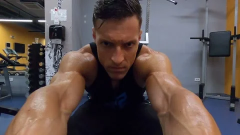 Muscle man workout his back muscles Video stock 138914703