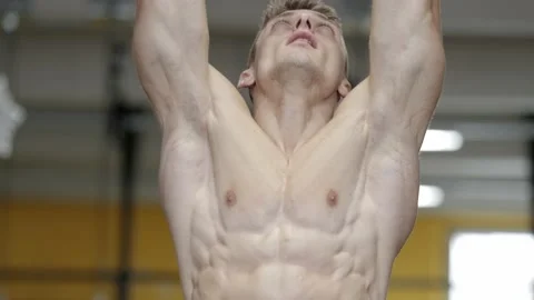 Muscular athletic man doing abs crunches in the gym. Abdominal muscles workout Видео 170501821