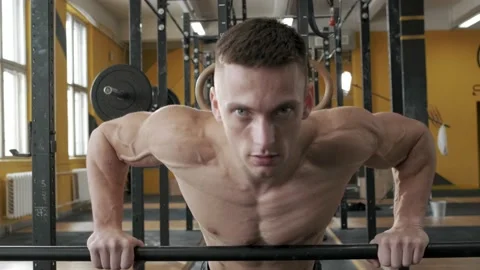 Muscular athletic man doing push-ups in the gym Video stock 169596731