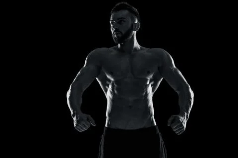 Muscular bodybuilder guy doing posing Stock-Fotos