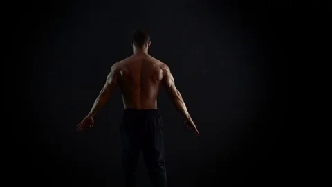 Muscular Bodybuilder Posing 4K Video Video stock 73094932