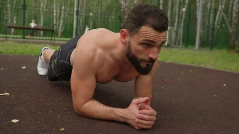 Muscular Man Doing Plank Exercise Outdoors Vídeo Stock 330921384