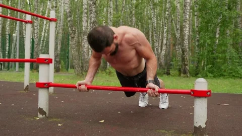 Muscular Man Doing Push-ups in Outdoor Park Video stock 329599175