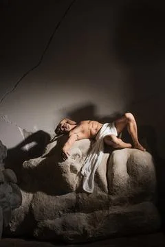 A muscular man in a dramatic pose Foto stock