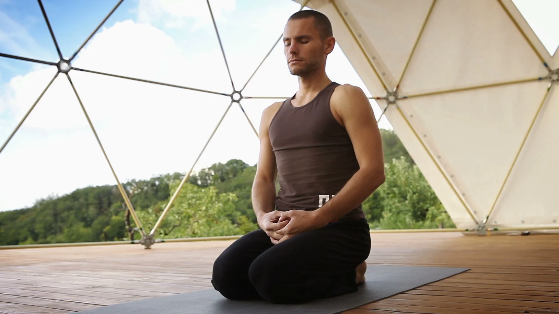 Vajrasana | Thunderbolt Yoga Pose | Steps | Benefits | Yogic Fitness -  YouTube