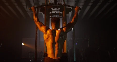 Muscular man working out with exercise equipment in the gym Stock-Footage 116358912