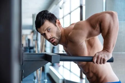 Muscular man workout on parallel bars Stock-Fotos