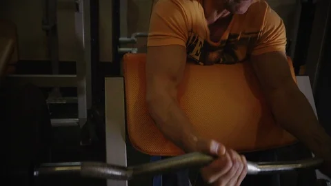 Muscular middle age man doing exercise in gym 스톡 동영상 89621370