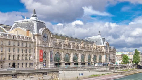 The musee d'Orsay is a museum in Paris timelapse hyperlapse, on the left bank of Video stock 236714243