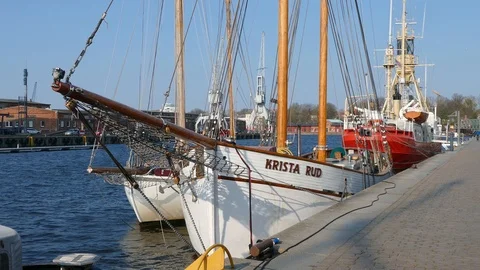 The museum harbor Video stock 106994655