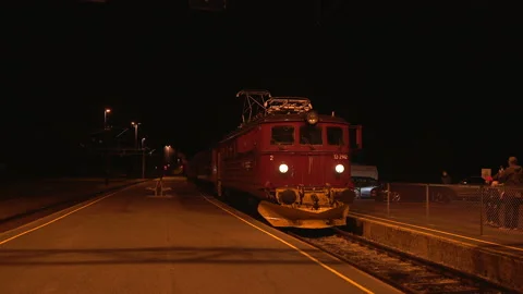 Museum train nsb el13 arrival at night ambient sound station dombas norway 動画素材 162381567