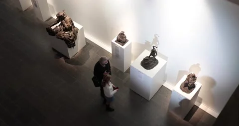 Museum visitors weared in face masks taking a tour at statue exhibition Stock-Footage 152152059