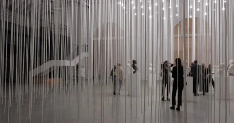 Museum visitors weared in face masks taking a tour at statue art exhibition Stock-Footage 152874990