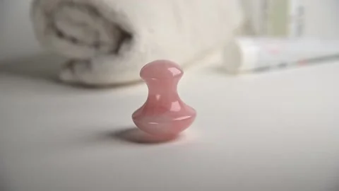 Mushroom shaped quartz stone for face and body massage. Stock-Footage 148435511