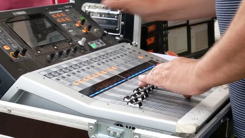 Music console 動画素材 79628536