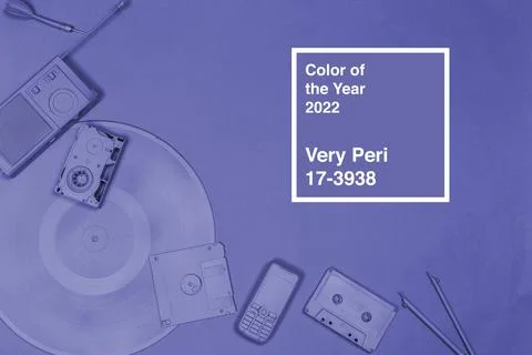 Music flat lay objects on purple background Foto stock
