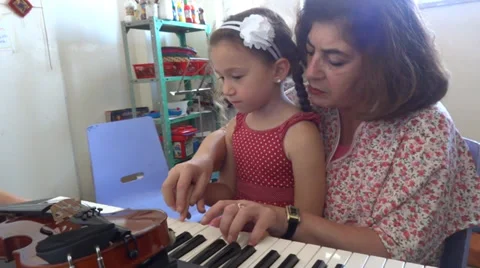 Music lesson 動画素材 32377373