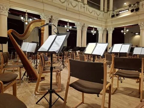 Music score with notes in hall of the conservatory at classical music concert Foto stock