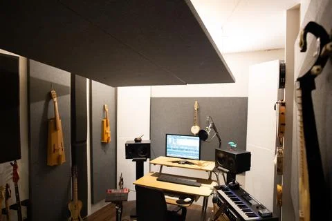 Music studio full of instruments and pc display Stock-Fotos