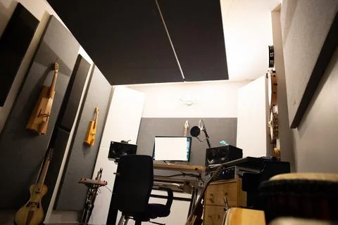 Music studio full of instruments and pc display Stock-Fotos