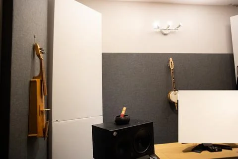 Music studio full of instruments and pc display Stock-Fotos