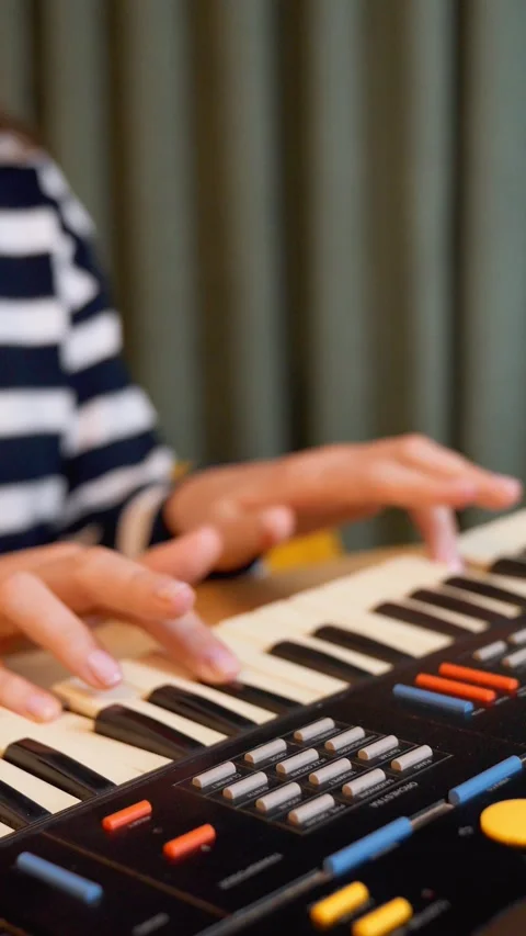 Musician playing keyboard in home studio Vídeo Stock 299752953