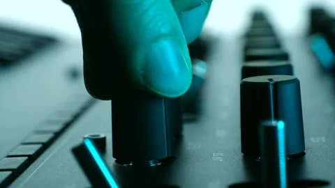 Musician turning knobs on analog synthesizer control panel 스톡 동영상 311940188