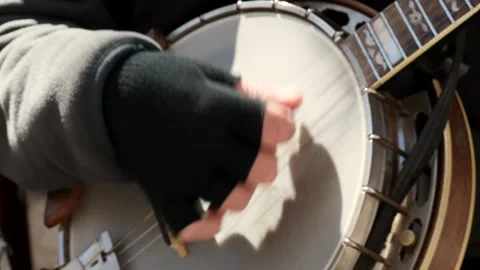 Musician's Hand Plucking Banjo Strings During a Performance 库存影片 344013791