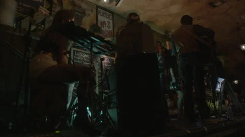 Musicians Performing on Stage in Dimly Lit Bar 库存影片 343954871