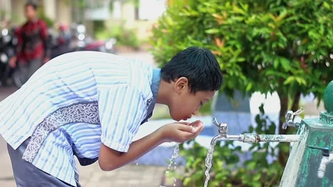 Muslim boy wudu in the mosque Stock Footage 170763718