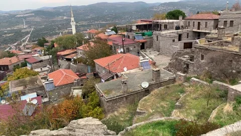 Muslim call to prayer from high point in assos, Turkey Vidéo 170093339