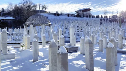 Muslim cemetery pan up 스톡 동영상 170318990