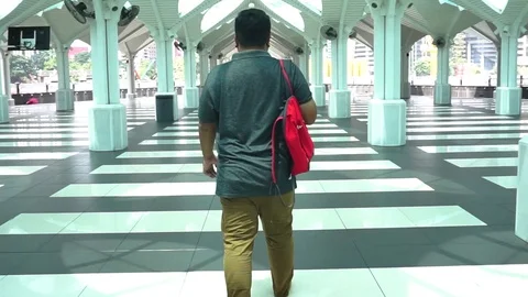 Muslim man with walking under the beautiful Masjid As Syakirin in Kuala Lumpur. Stock Footage 128488827