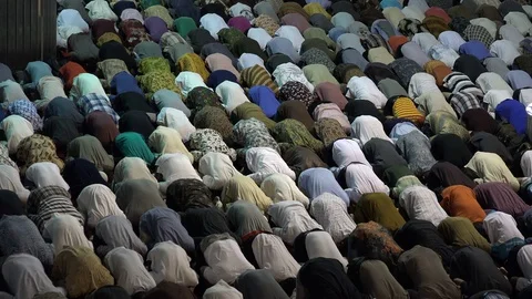 Muslim men attend Friday prayers in Istiqlal mosque in Jakarta, Indonesia Vidéo 77018771