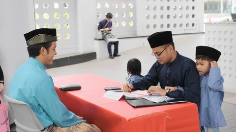 Muslim Paying Tithe Video stock 109322005